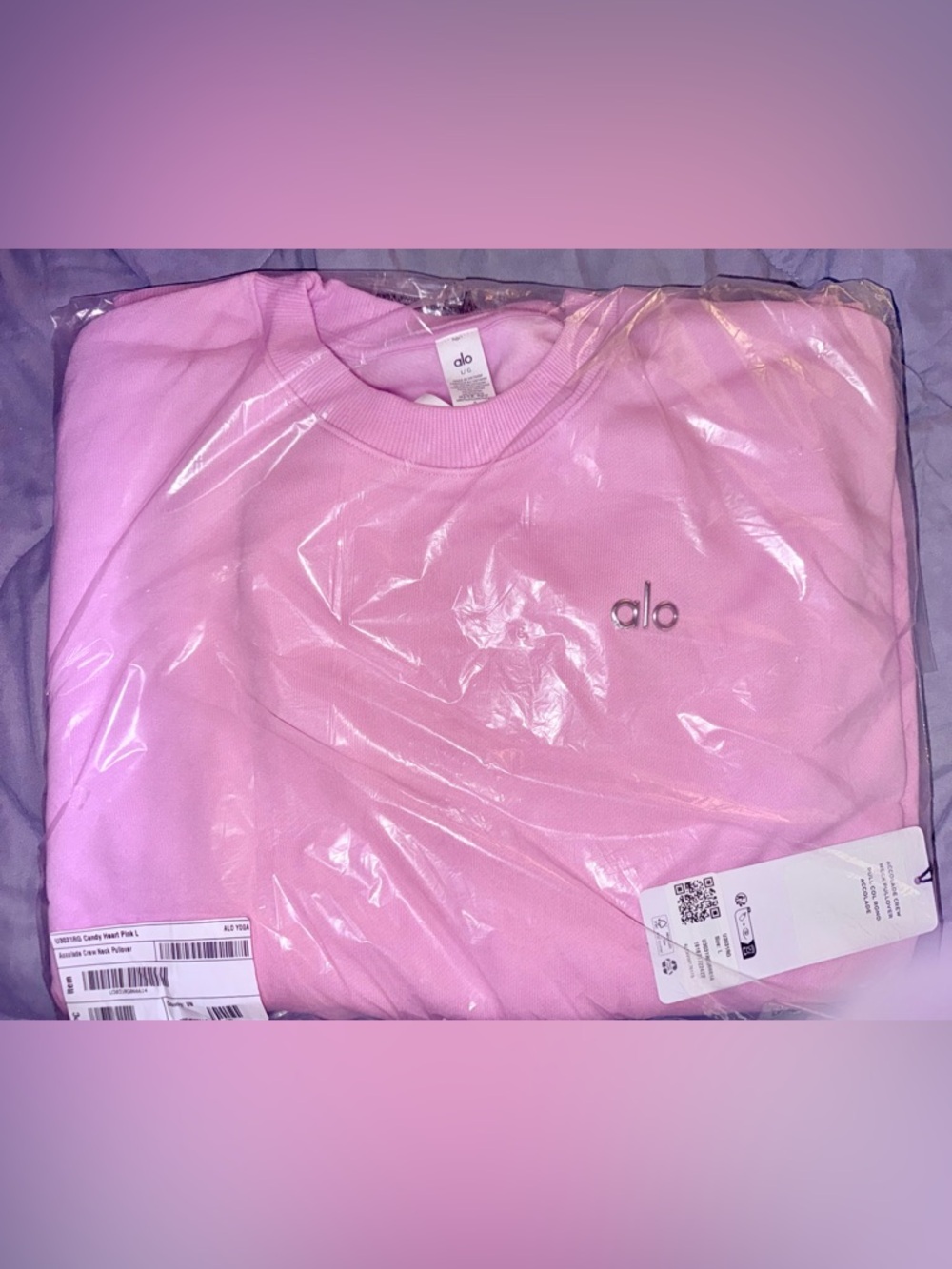 🩷NWT🩷 ALO Yoga 
Accolade Crewneck Sweatshirt in Candy Heart Pink colorway